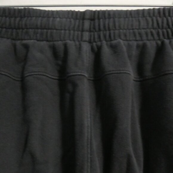 UNDER ARMOUR - Fitted | medium | Black Sweat Shorts | Waistband & Drawstring - Picture 10 of 14